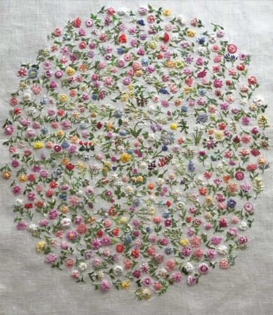 たくさんの花の刺しゅう