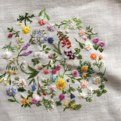 たくさんの花の刺しゅう