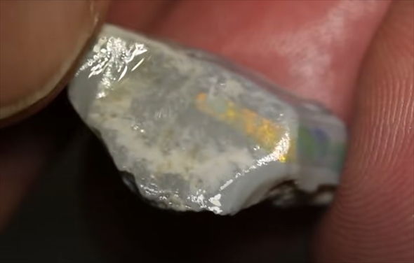 100ドルの原石が瞬く間に2000ドルの宝石に変化