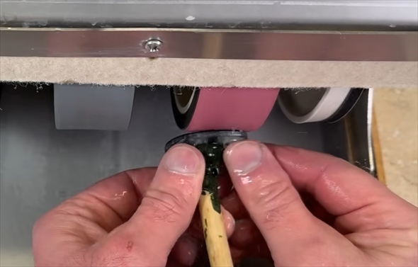 原石から生まれたペンダント（ラブラドライト）