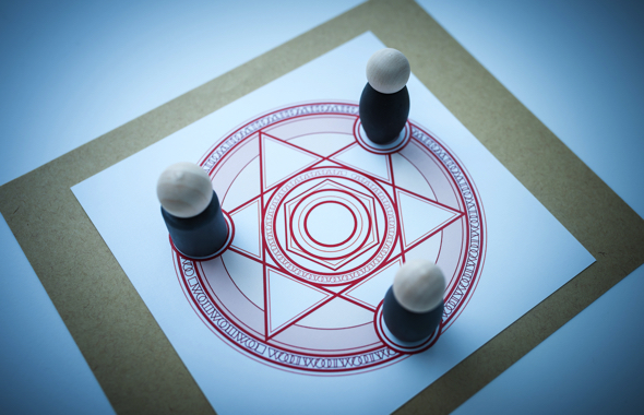 猫たちの姿は、まさに魔方陣そのもの