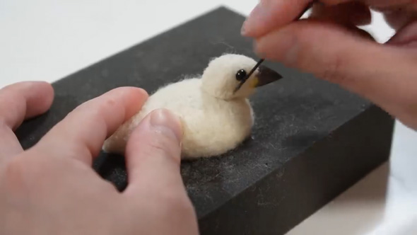 羊毛フェルト 溶けてる イエスズメ 制作 風景 メイキング リアル