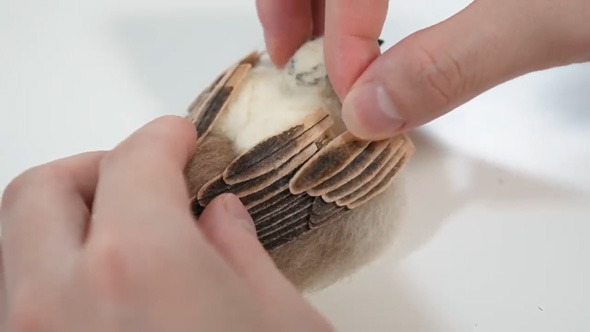 羊毛フェルト 溶けてる イエスズメ 制作 風景 メイキング リアル