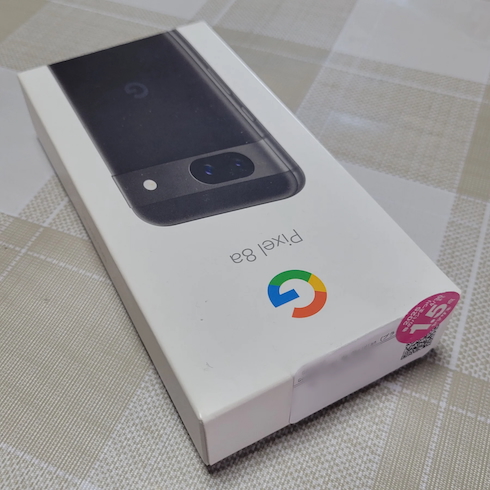 箱に入ったスマホ