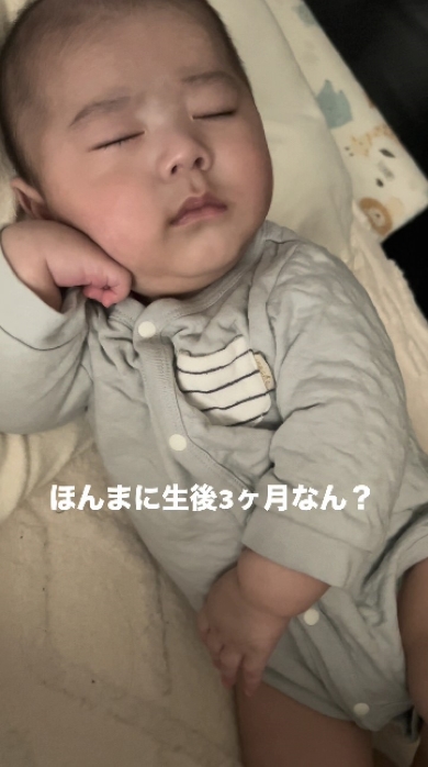 生後3カ月とは思えない貫禄ある赤ちゃん