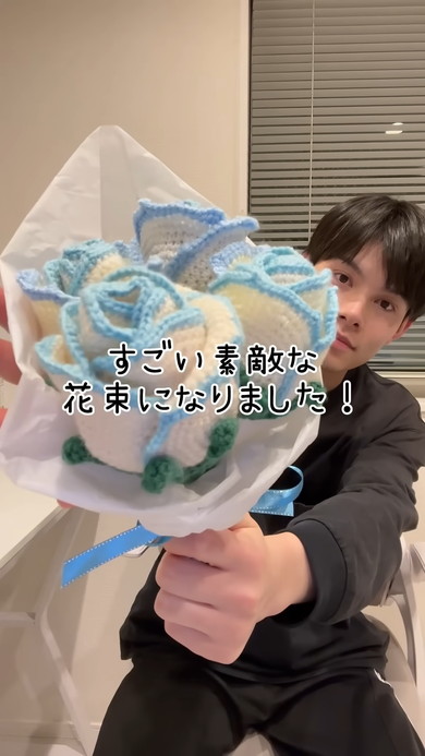 編み物のバラの花束