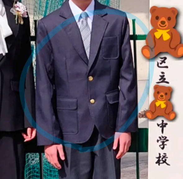 中学校入学式の男子生徒