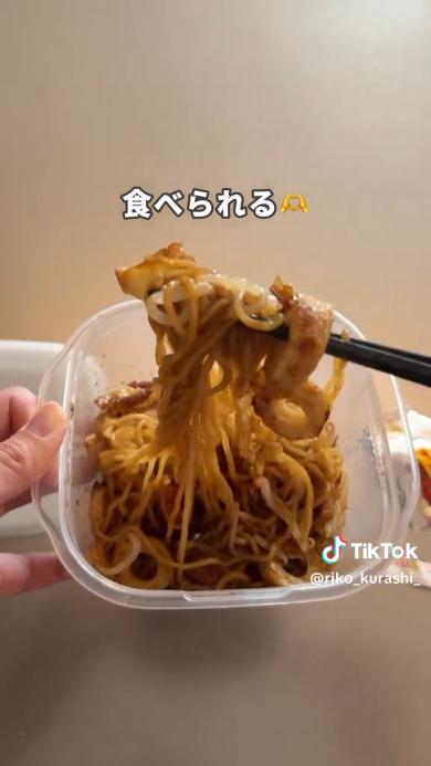 レンチンして焼きそばの完成