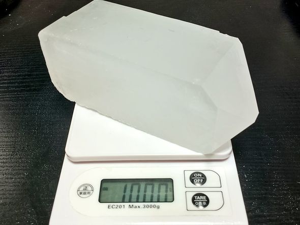 重さ1キロのリン酸二水素カリウムの単結晶