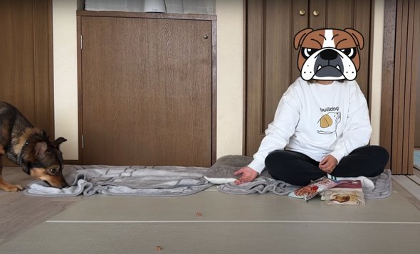 おやつを広げ、ママさんは仏像状態で待機