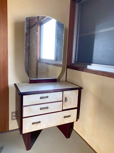 約60年前のドレッサーをおしゃれにリメイク