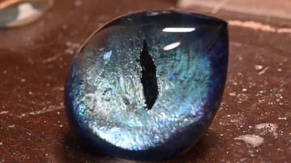 ウッドレジンで作った猫の目