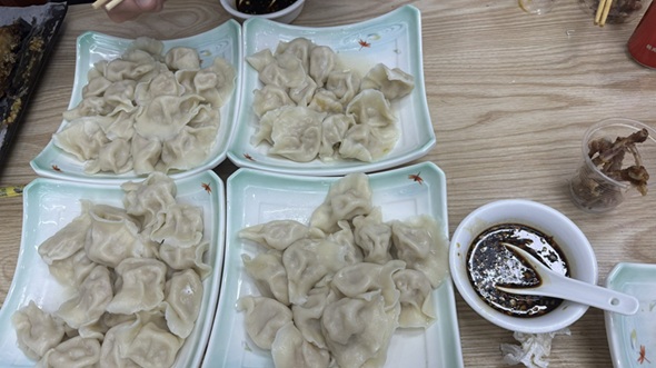 スプーンを頼んだら大量に届けられたギョーザ