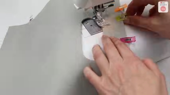 ミシンで持ち手部分を縫う