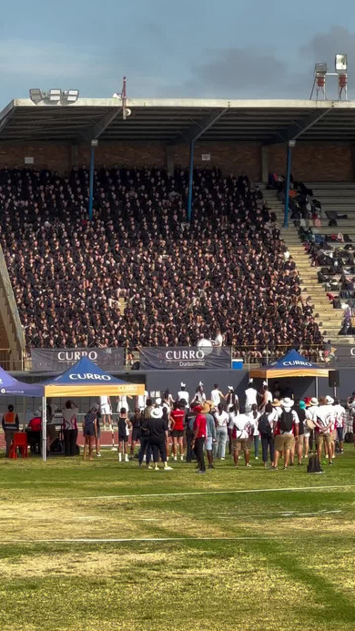 高校生のグループパフォーマンス