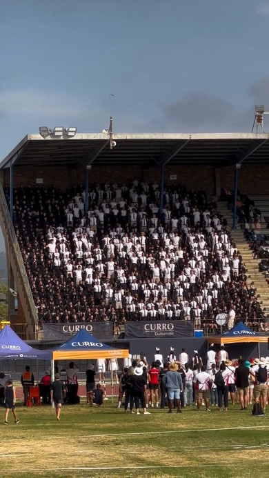 高校生のグループパフォーマンス