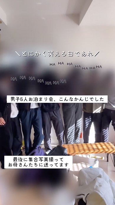 息子のためにお泊まり会の準備をするママ