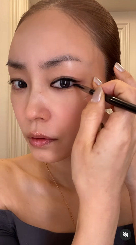 アイラインを引くところ