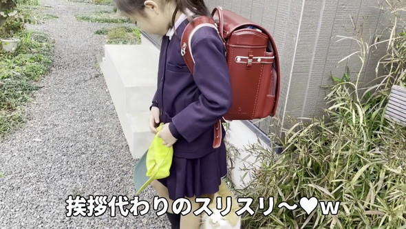 猫にあいさつ教える娘