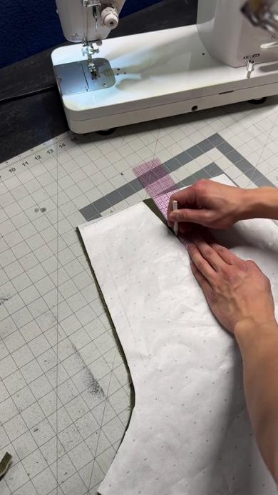 カットしていく光景