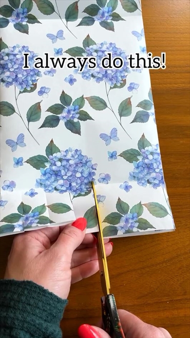 円筒形のプレゼントを包むライフハック