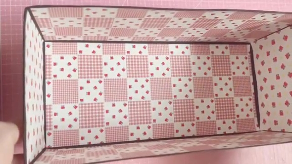 デザインペーパーを貼った空箱