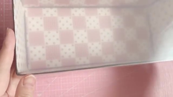 ふたをのせた空箱