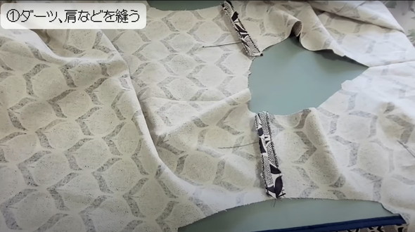 レトロなマタニティドレス