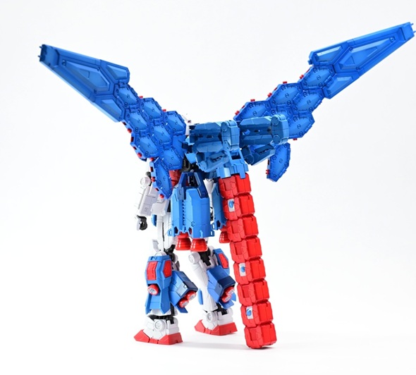 ミャクミャク仕様にした万博ガンダムの背面