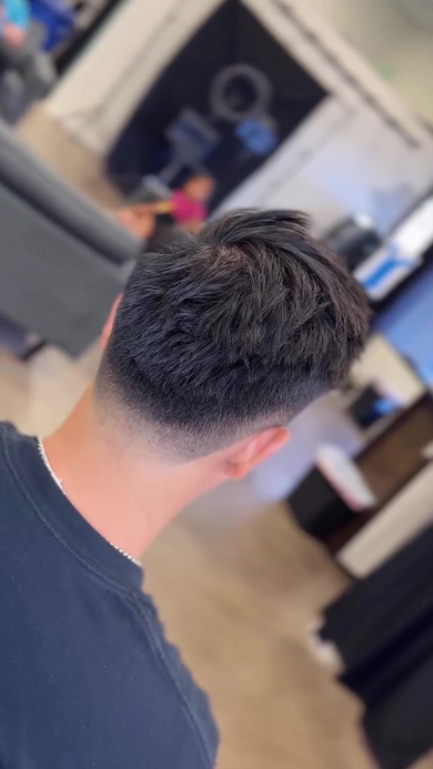 坊ちゃん刈りになった30歳男性をプロがお直しカット