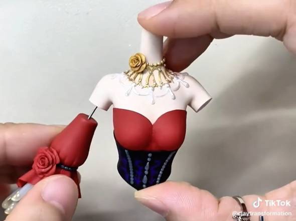 緻密なクレイアートで制作するマリー