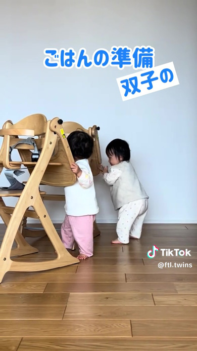 イスを運び終えた赤ちゃんたち