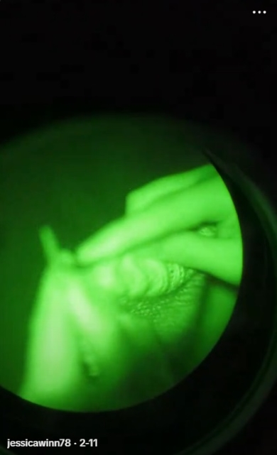 スコープを通して見た手元