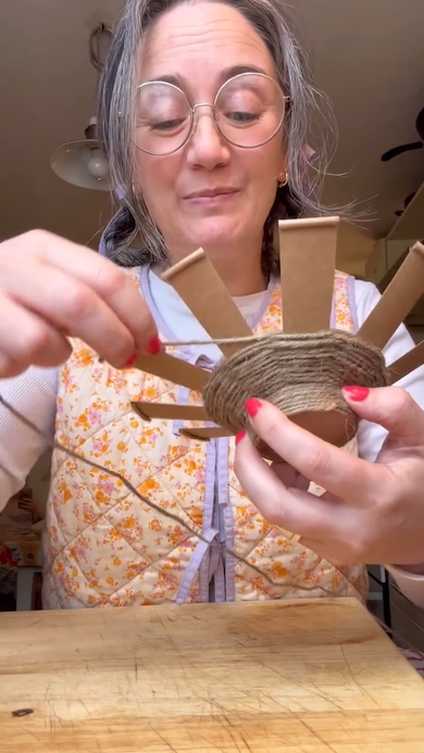 紙コップでミニバスケット作り