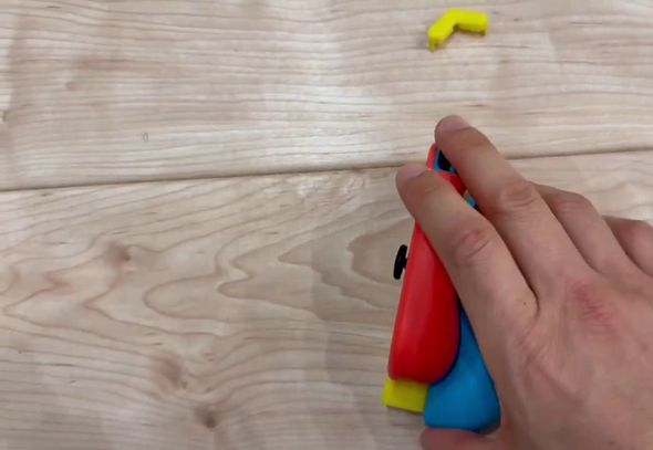 片手で扱えるキットに右手用の「Joy-Con」を差し込む