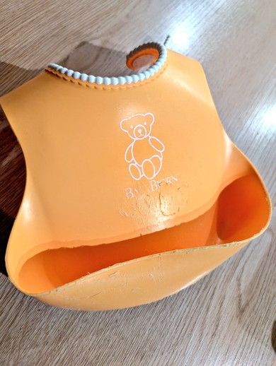 オレンジ色のスタイ