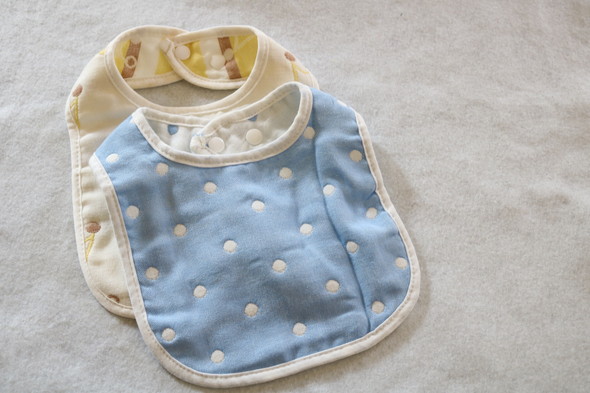 赤ちゃんのよだれかけ