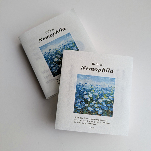 ネモフィラ絵本の絵本に水をかけると……