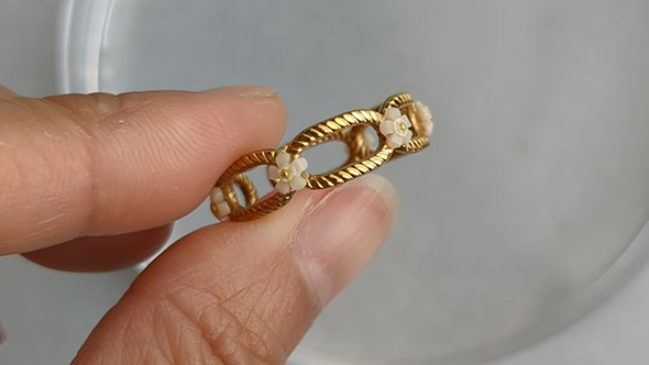 ネモフィラ絵本の絵本に水をかけると……