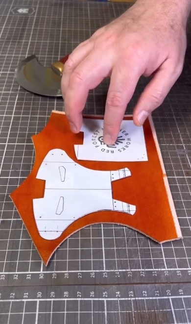 型紙を使って下書き