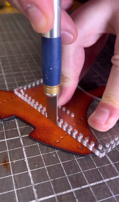 たくさんの穴を開けます