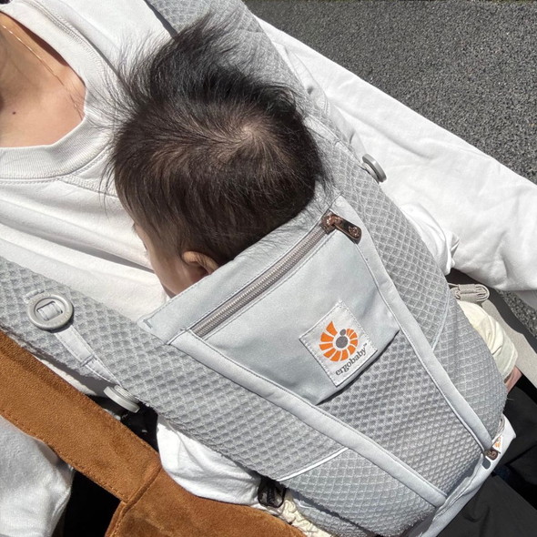 お買い物中の親子