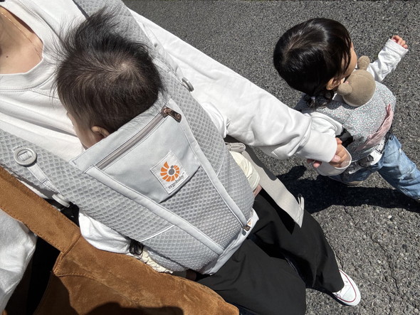 お買い物中の親子