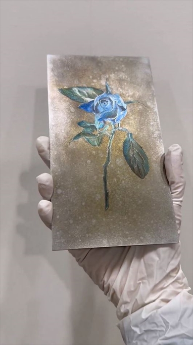 鉄板を酸化させて描いたバラの絵