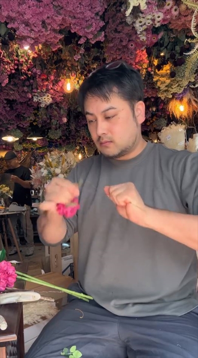 プロポーズでもらった花束が酷い状態に→プロが手を加えると……