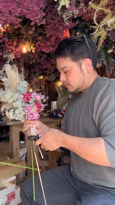 プロポーズでもらった花束が酷い状態に→プロが手を加えると……