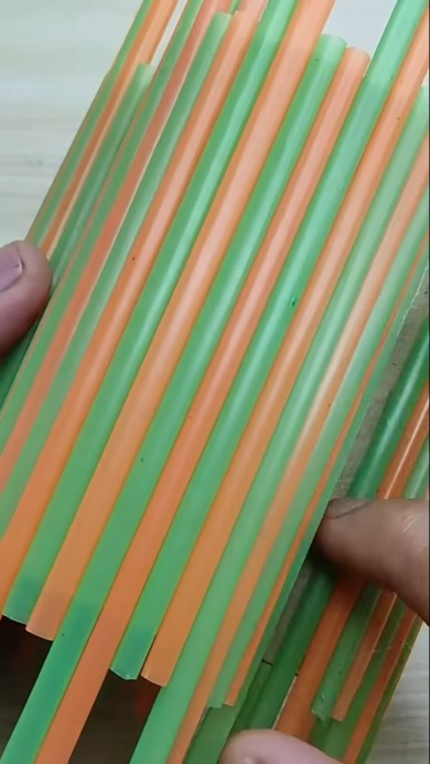 トイレットペーパーの芯とストローでリメイク