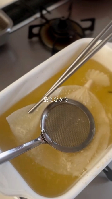 形を作りながら揚げる