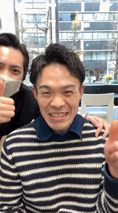 50代に見える男性が美容院で大変身するビフォーアフター