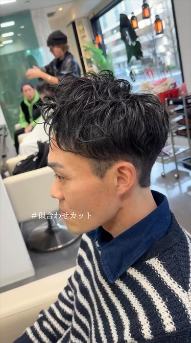 50代に見える男性が美容院で大変身するビフォーアフター